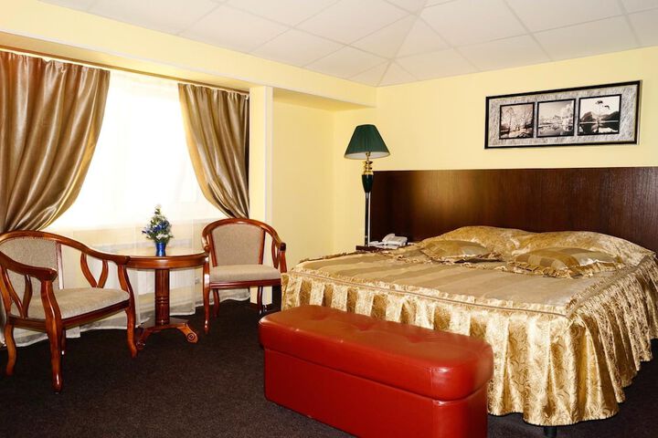 Room 33 of 62