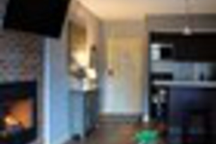 Room 32 of 297