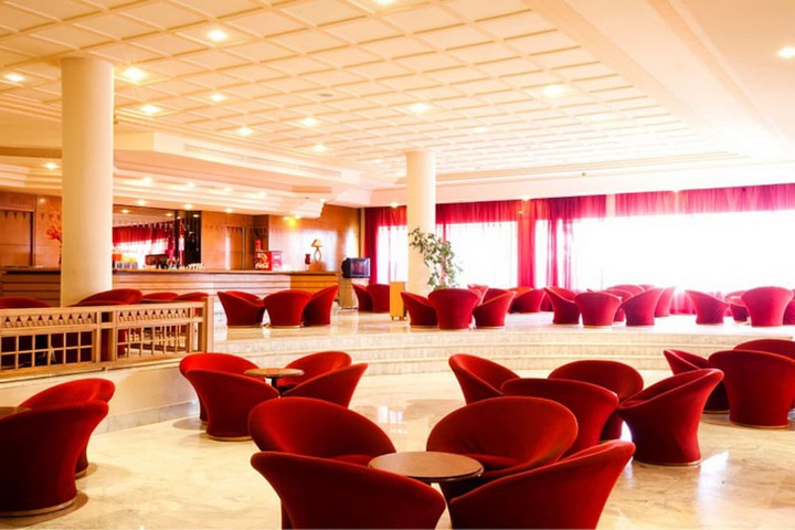 Lounge 73 of 99