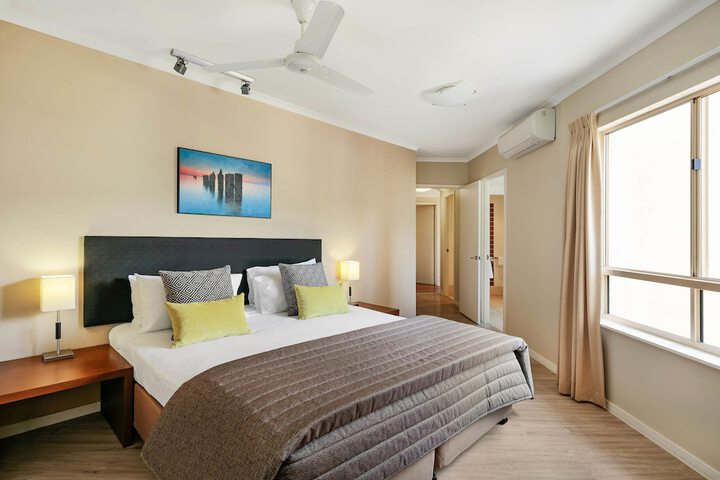 Room 5 of 100