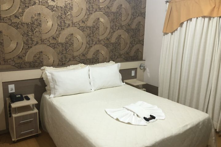 Room 5 of 16