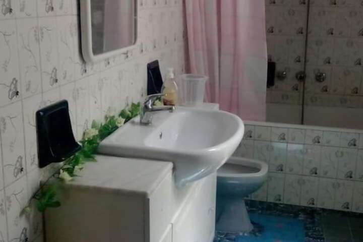 Room 5 of 12