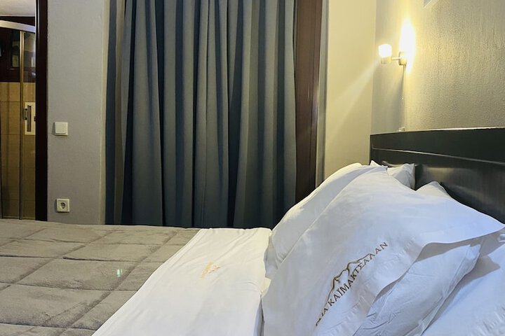 Room 33 of 70