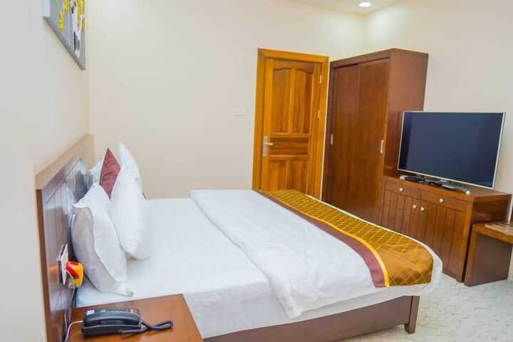 Room 11 of 24