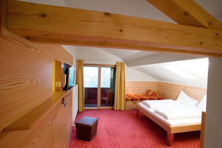 Room 7 of 74