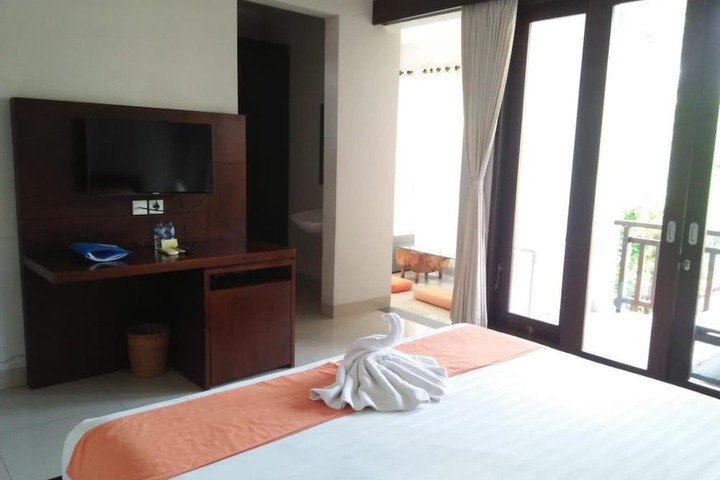 Room 13 of 28
