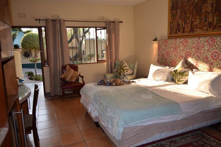 Room 5 of 33