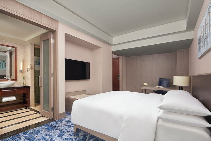 Room 16 of 48