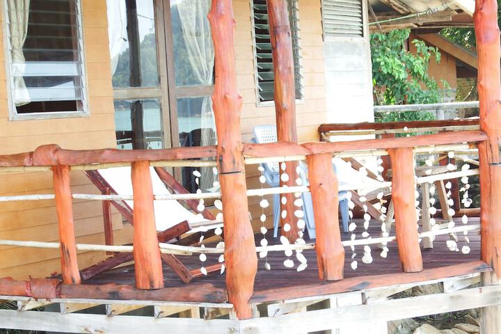 Room 4 of 65