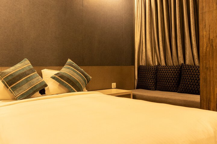 Room 6 of 39