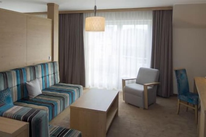 Room 12 of 65