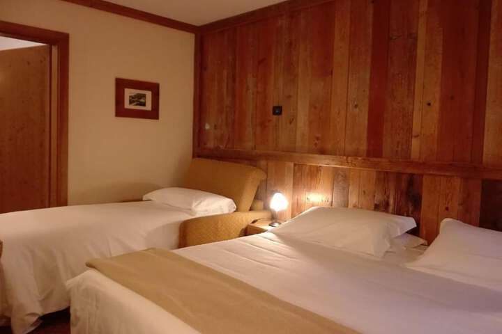 Room 15 of 49