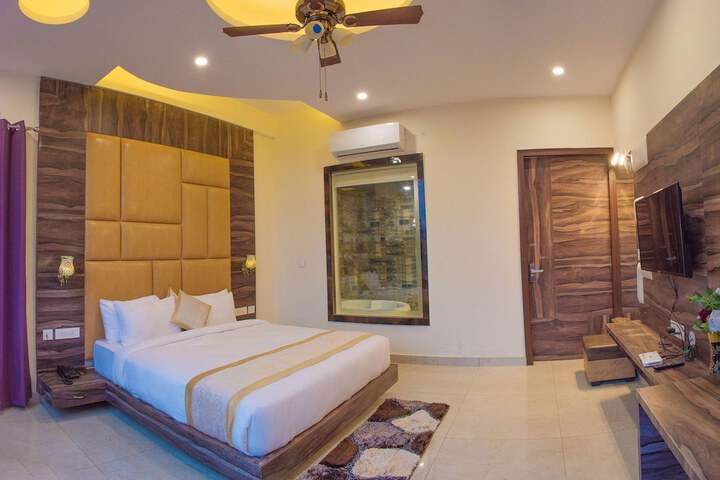 Room 5 of 28