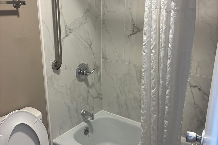 Room 5 of 6