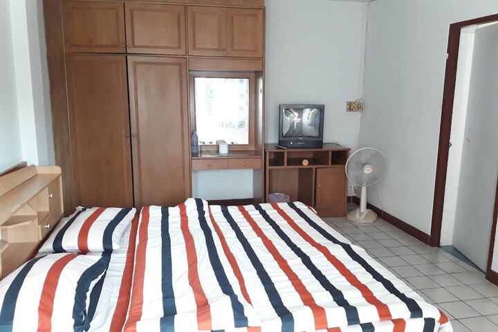 Room 5 of 33