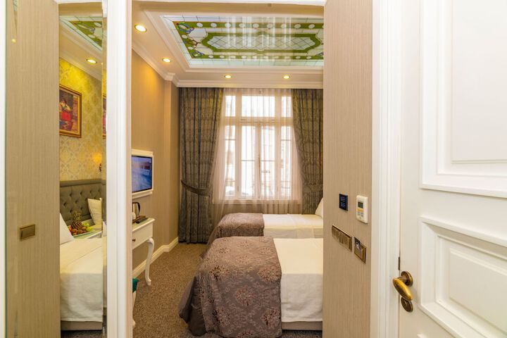 Room 14 of 87