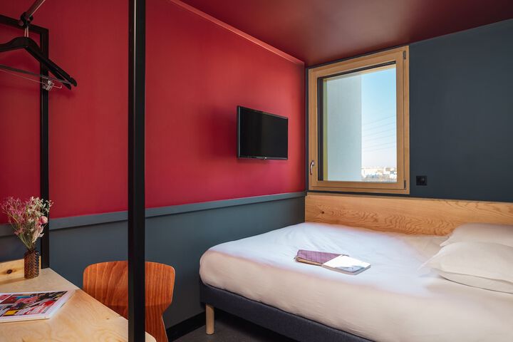 Room 8 of 34