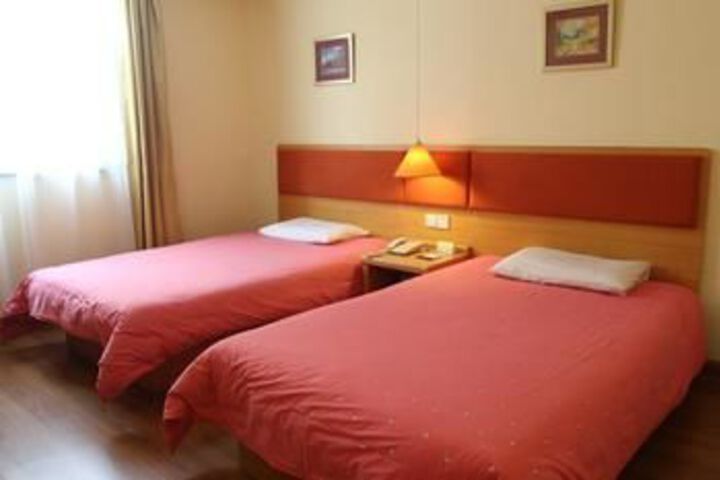 Room 18 of 29