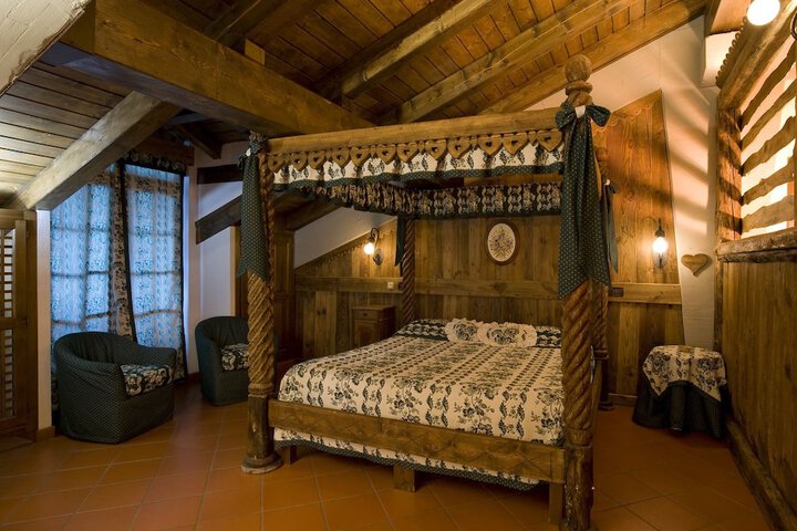 Room 16 of 25