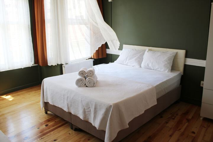 Room 6 of 63