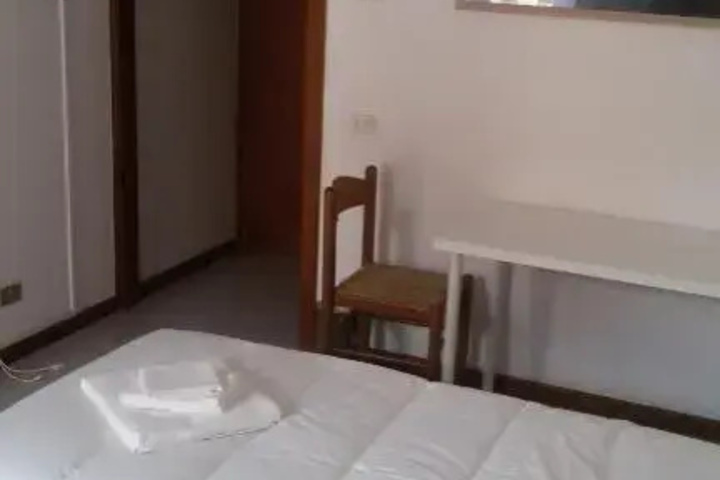 Room 5 of 13
