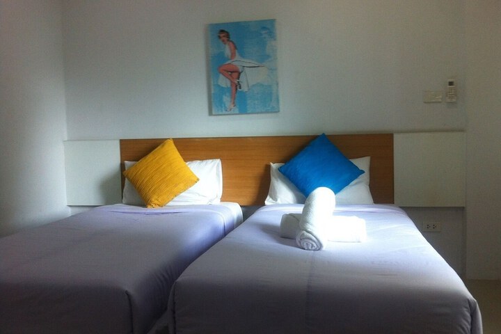 Room 11 of 19
