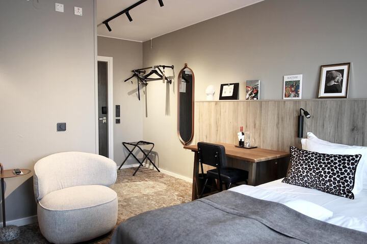 Room 40 of 95