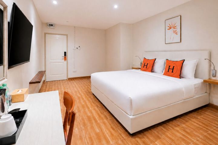 Room 35 of 65