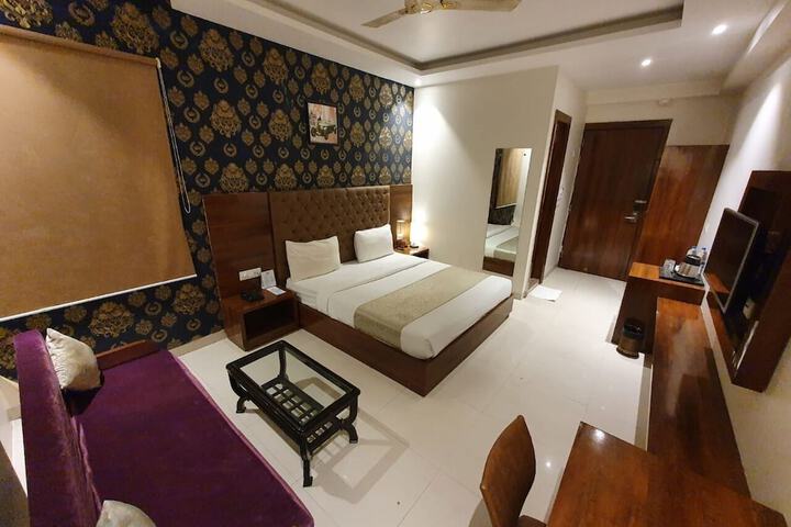 Room 15 of 40