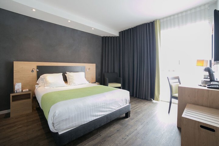 Room 4 of 58