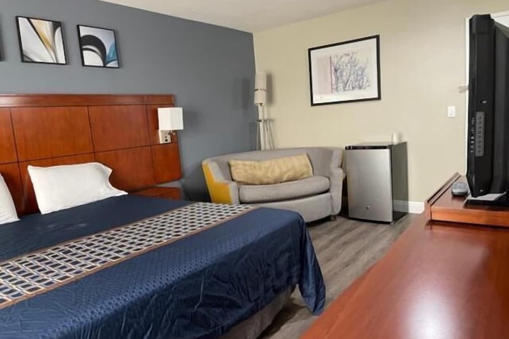Standard | King Bed (7 of 8)
