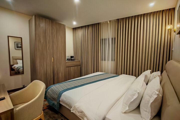Room 45 of 118