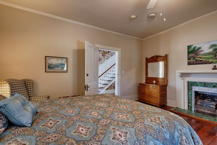 Room 3 of 16