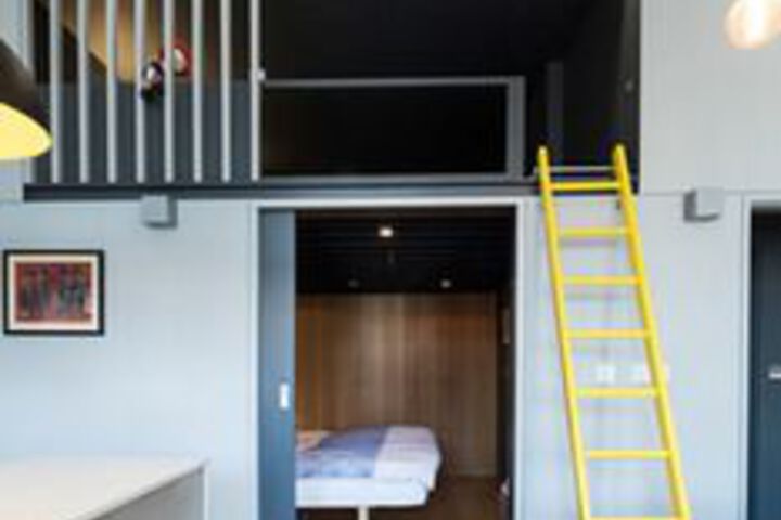 Room 8 of 17