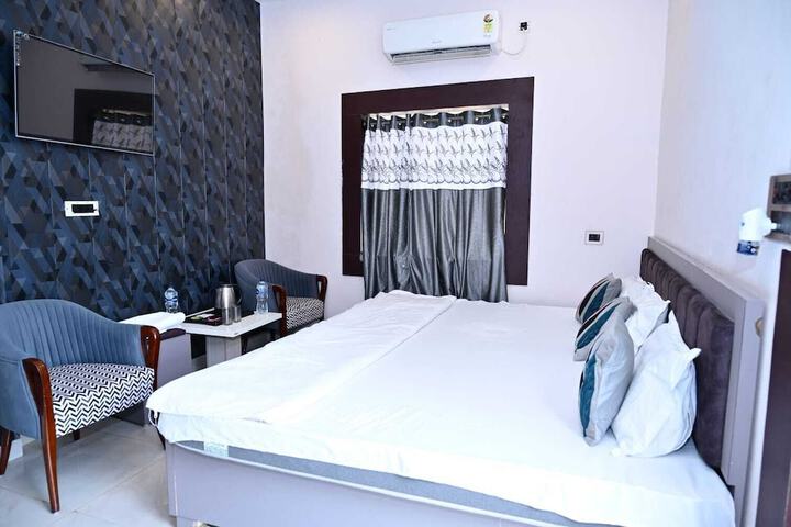 Room 15 of 44