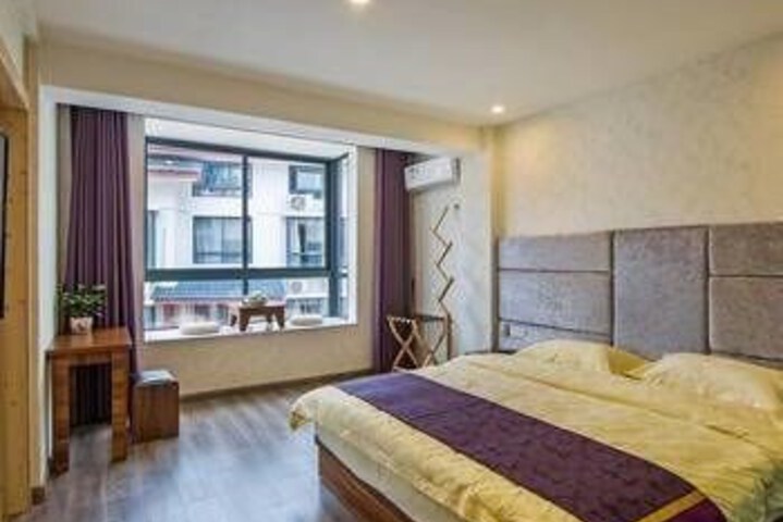 Room 3 of 8