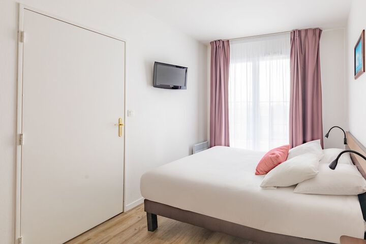 Room 14 of 33
