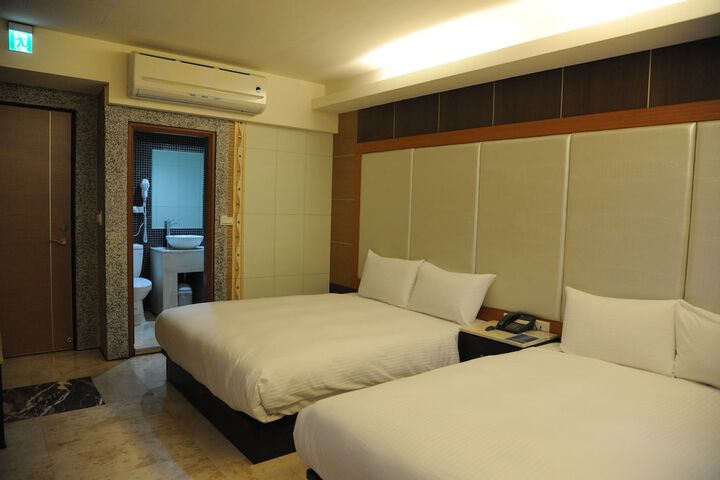 Room 3 of 50