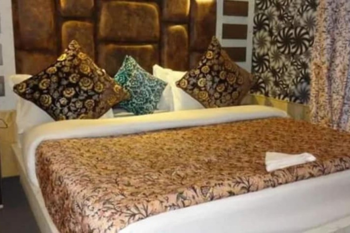 Goroomgo Rooma Srinagar