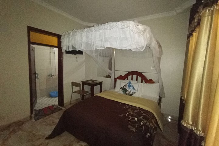 Room 18 of 76