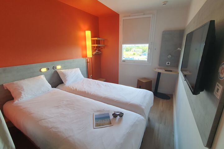 Room 15 of 42