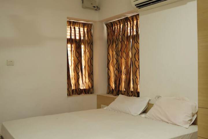 Room 10 of 43