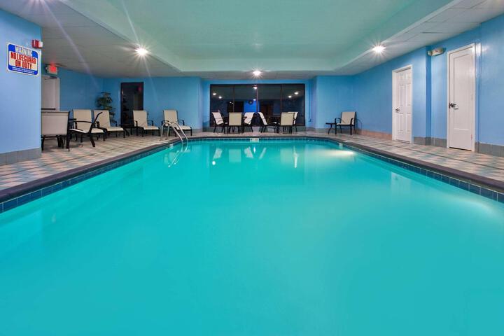 Hotel Pool