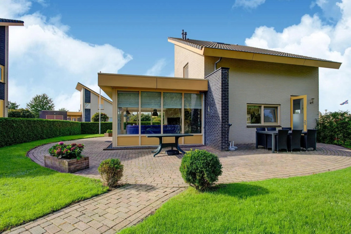 Luxurious Holiday Home in Koudum With Pool