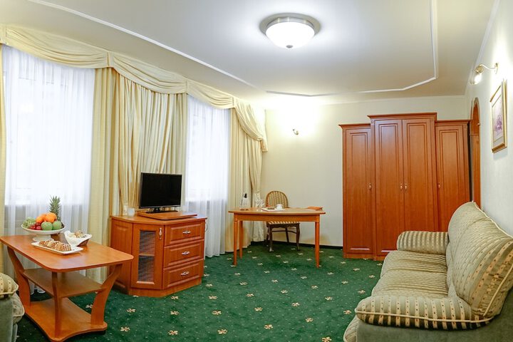 Room 27 of 100