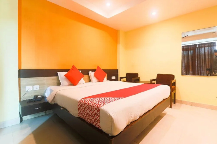 Room 4 of 12