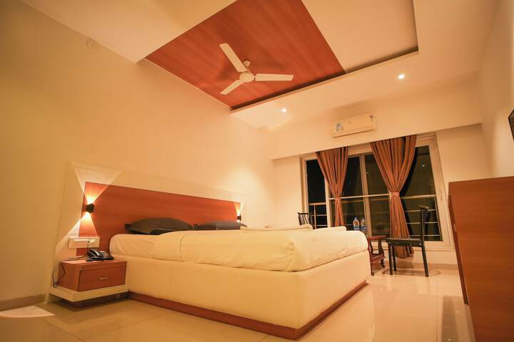 Room 6 of 10