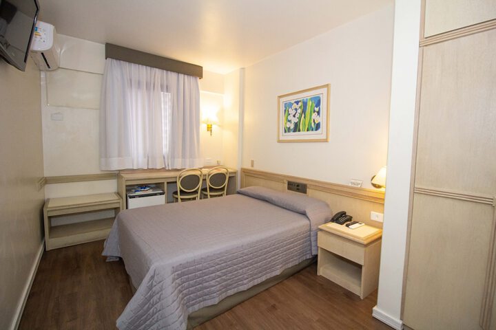 Room 8 of 110
