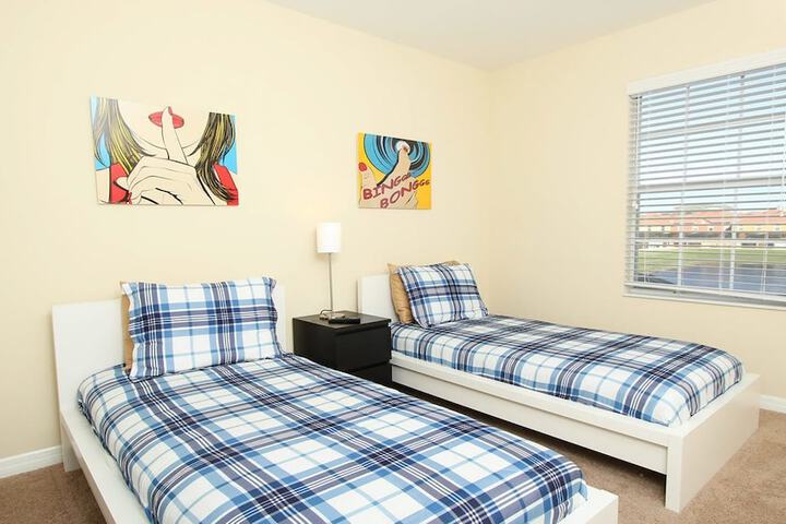 Room 3 of 18
