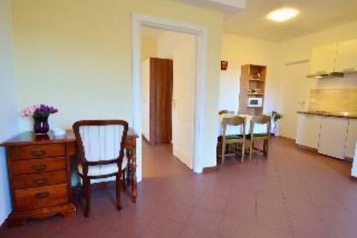 Room 7 of 12